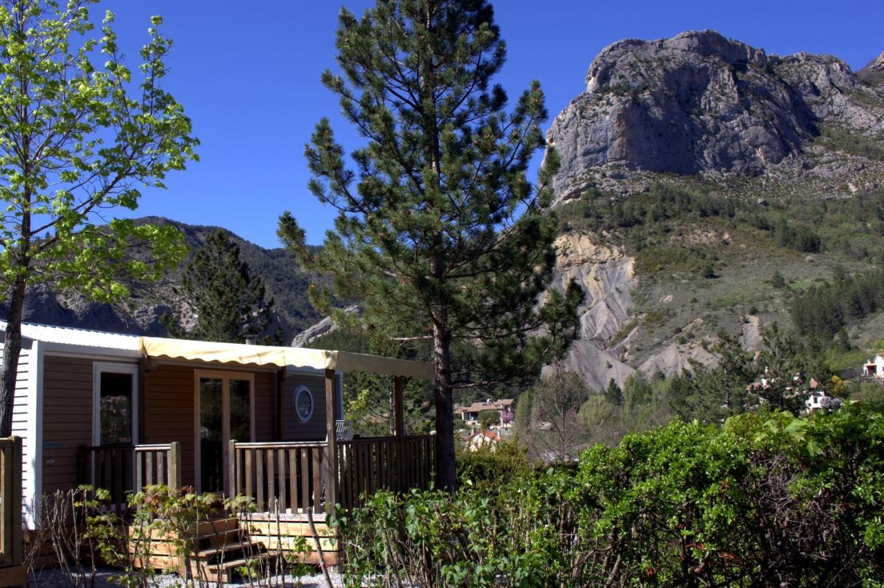 Camping Les Princes D'Orange Hotel Orpierre Екстериор снимка