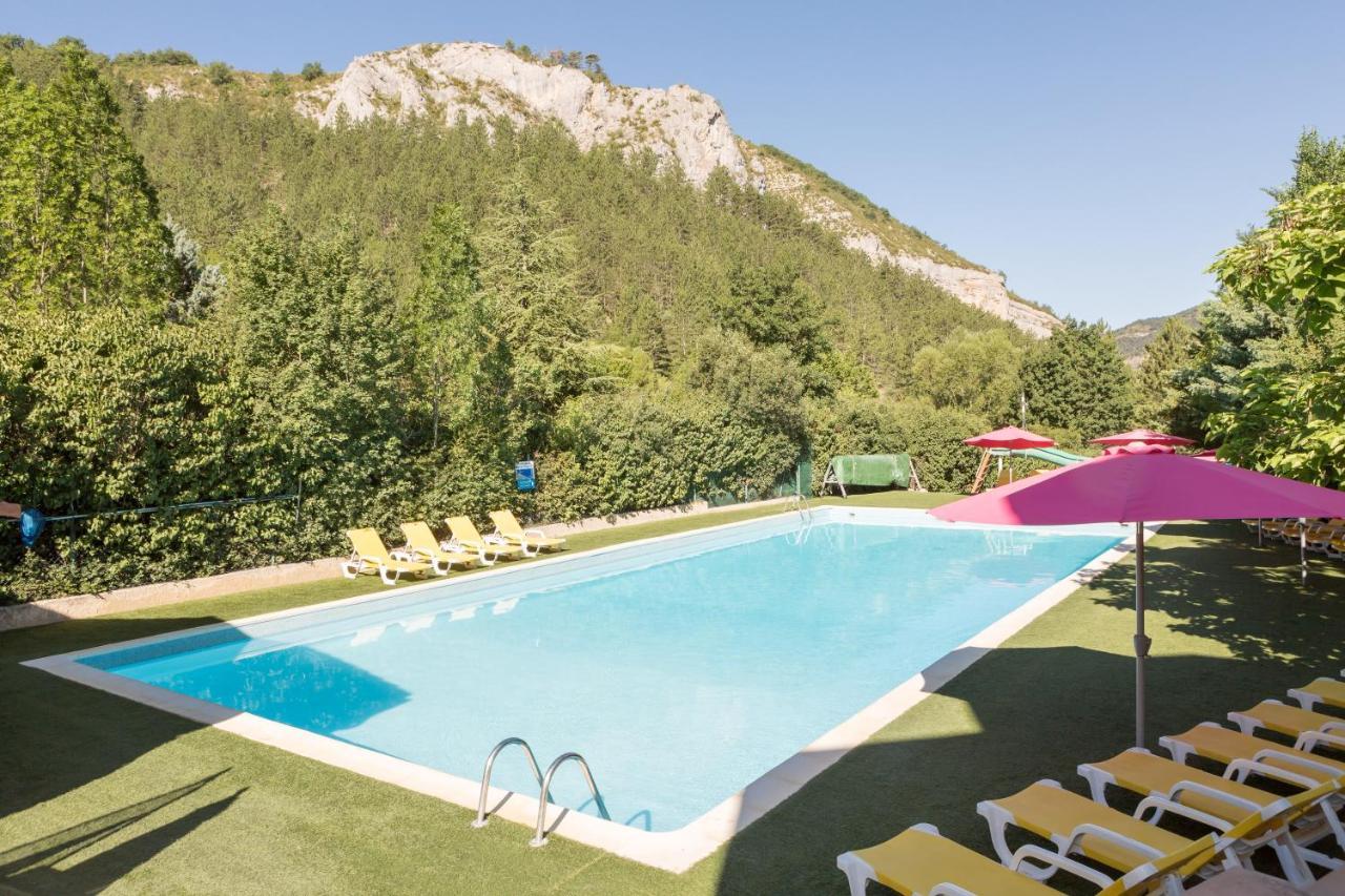 Camping Les Princes D'Orange Hotel Orpierre Екстериор снимка