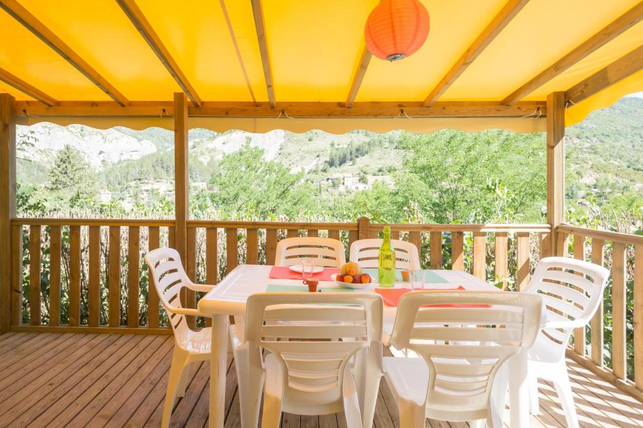 Camping Les Princes D'Orange Hotel Orpierre Екстериор снимка