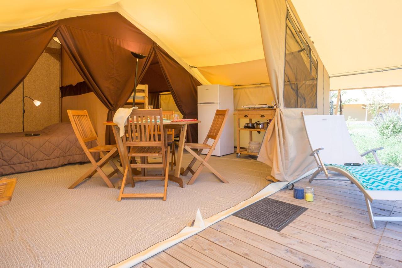 Camping Les Princes D'Orange Hotel Orpierre Екстериор снимка