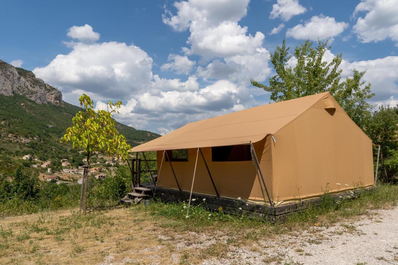 Camping Les Princes D'Orange Hotel Orpierre Екстериор снимка