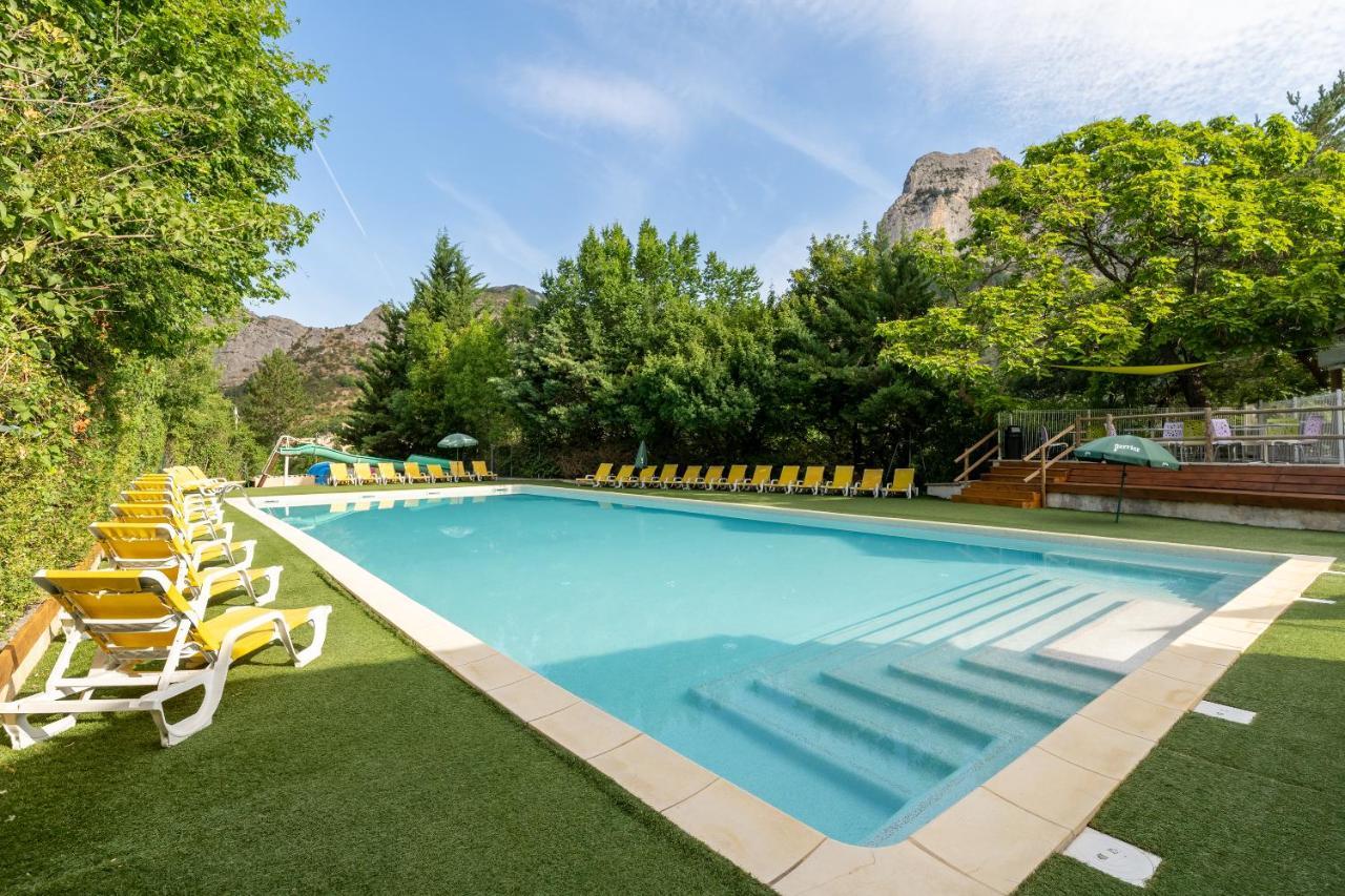 Camping Les Princes D'Orange Hotel Orpierre Екстериор снимка