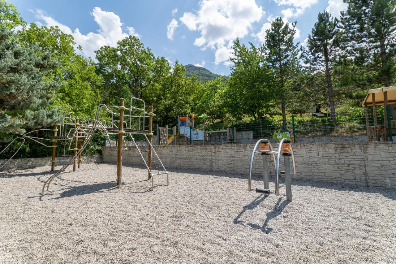 Camping Les Princes D'Orange Hotel Orpierre Екстериор снимка