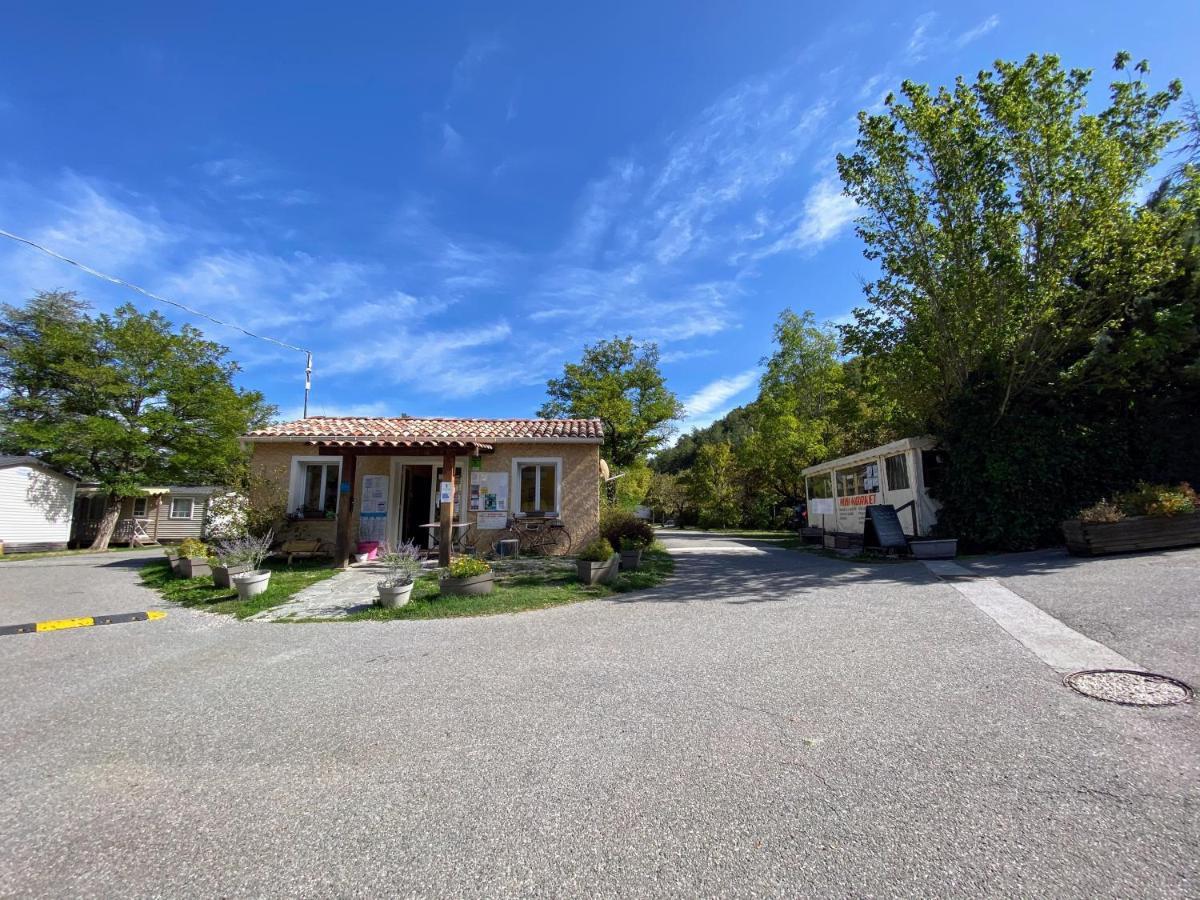 Camping Les Princes D'Orange Hotel Orpierre Екстериор снимка