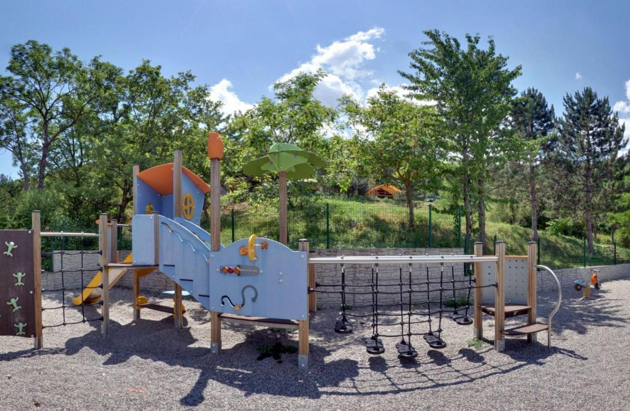 Camping Les Princes D'Orange Hotel Orpierre Екстериор снимка