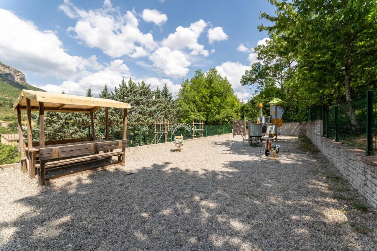 Camping Les Princes D'Orange Hotel Orpierre Екстериор снимка