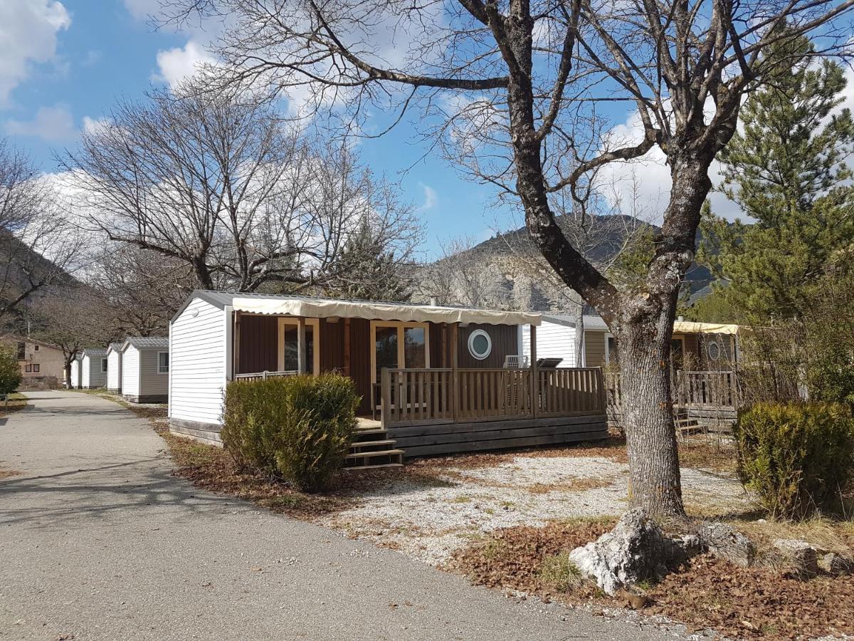 Camping Les Princes D'Orange Hotel Orpierre Екстериор снимка